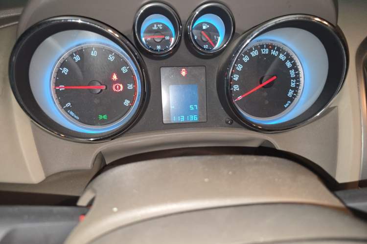 Used Buick GT 2013 GT 1.6L Manual Entry-Level Model Odometer Close Up