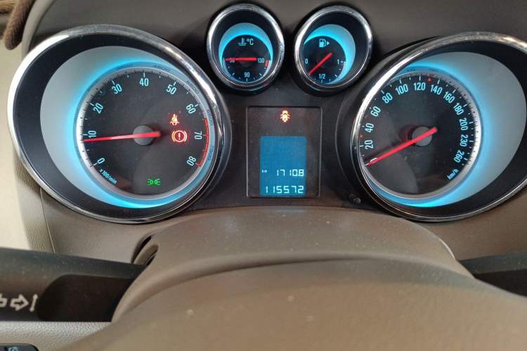 Used Buick GT 2013 GT 1.6L Manual Entry-Level Model Odometer Close Up