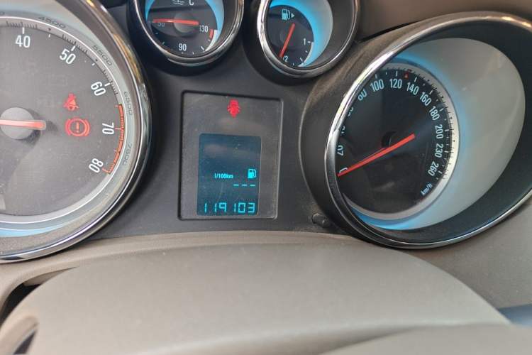 Used Buick GT 2013 GT 1.6L Manual Entry-Level Model Odometer Close Up