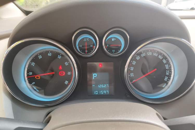 Used Buick GT 2013 GT 1.6L Automatic Fashion Edition Odometer Close Up