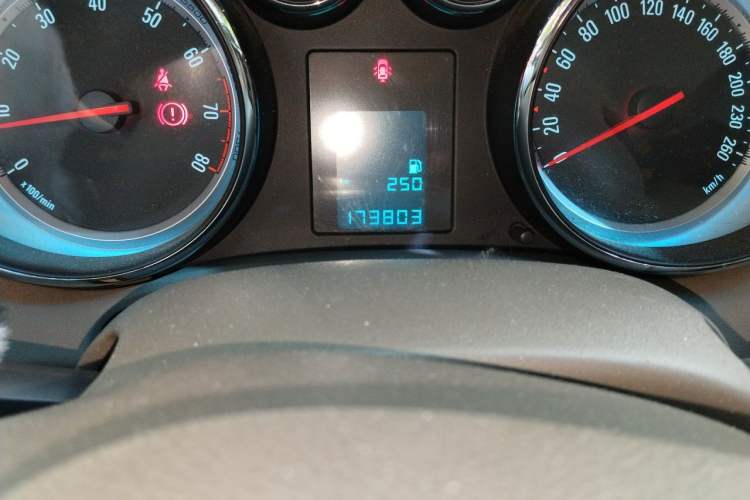 Used Buick GT 2013 GT 1.6L Automatic Fashion Edition Odometer Close Up