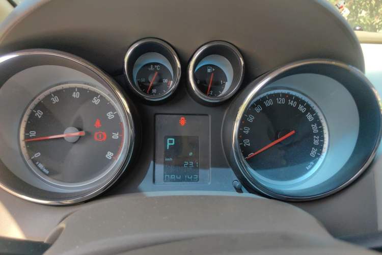 Used Buick GT 2013 GT 1.6L Automatic Fashion Edition Odometer Close Up