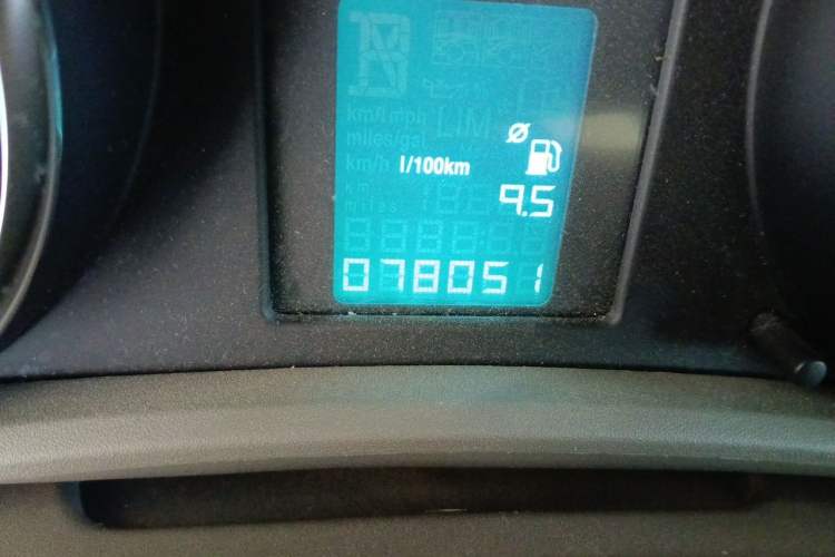 Used Buick GT 2013 GT 1.6L Manual Entry-Level Model Odometer Close Up