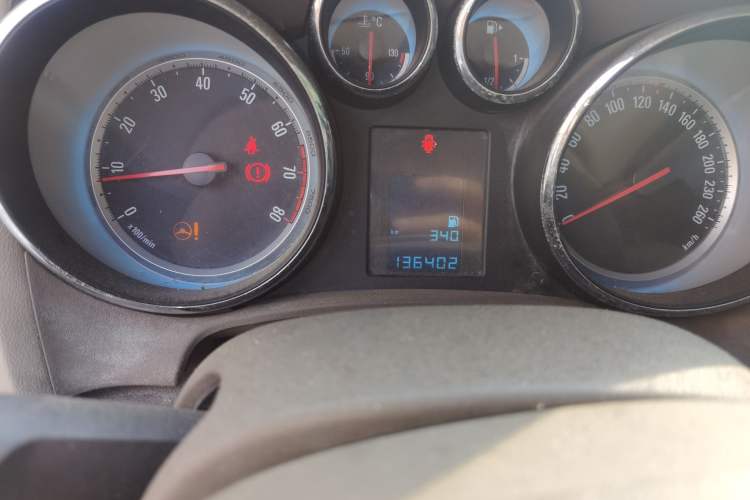 Used Buick GT 2013 GT 1.6L Manual Entry-Level Model Odometer Close Up