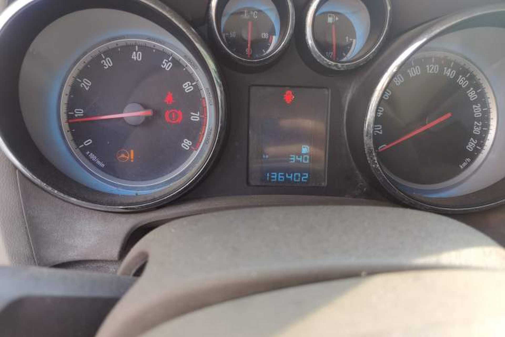 Used Buick GT 2013 GT 1.6L Manual Entry-Level Model Odometer Close Up