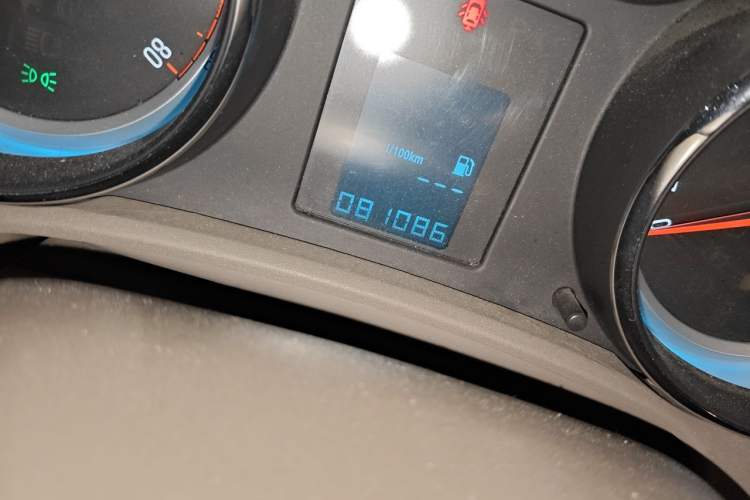 Used Buick GT 2013 GT 1.6L Manual Entry-Level Model Odometer Close Up