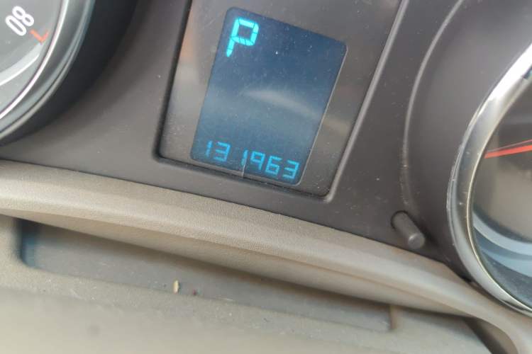 Used Buick GT 2013 GT 1.6L Automatic Fashion Edition Odometer Close Up