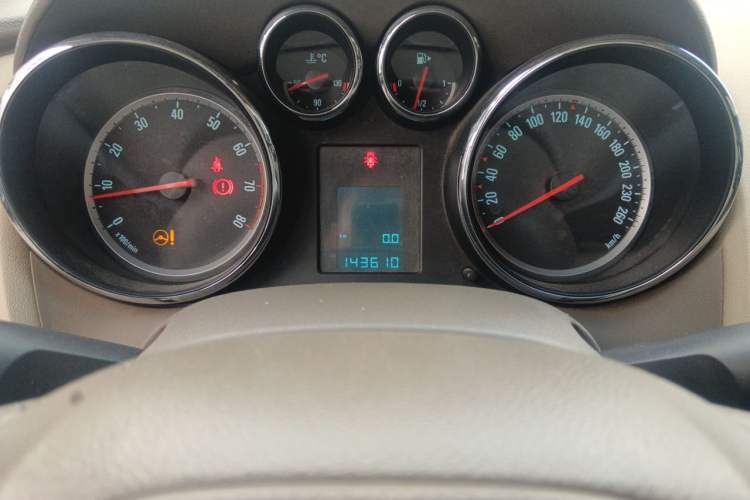 Used Buick GT 2013 GT 1.6L Manual Comfort Edition Odometer Close Up