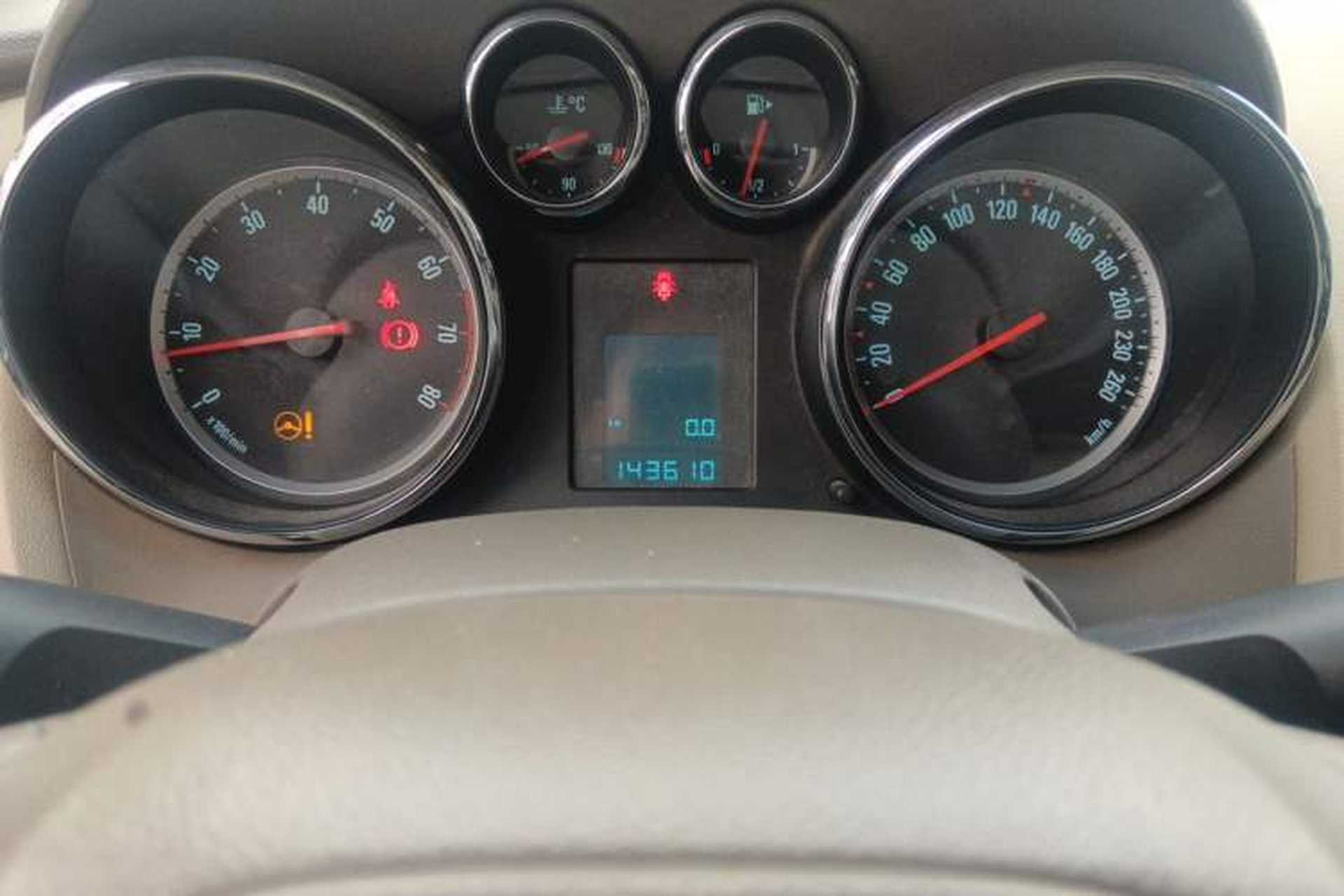 Used Buick GT 2013 GT 1.6L Manual Comfort Edition Odometer Close Up