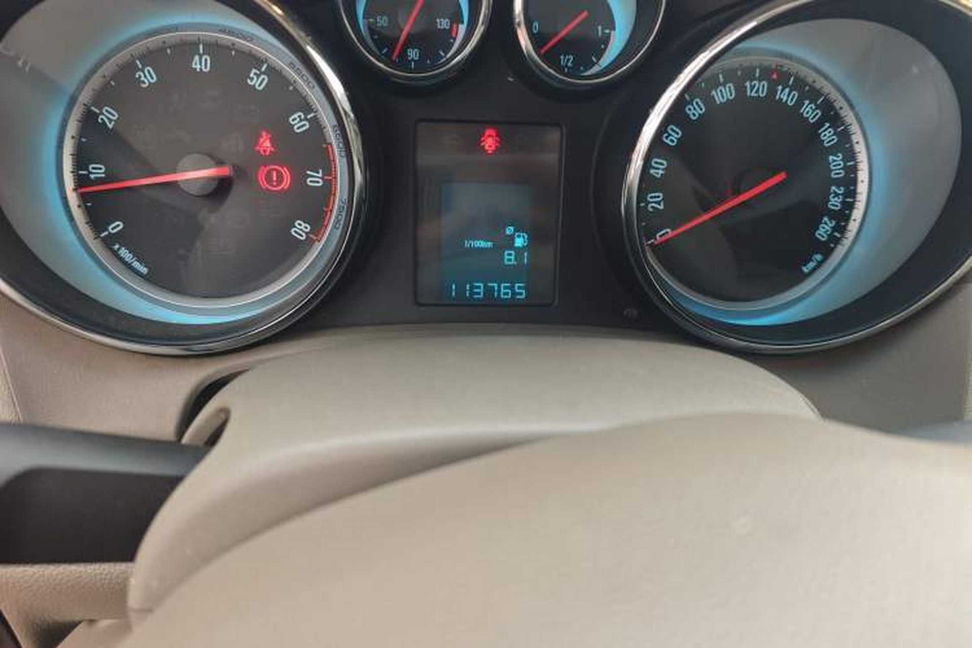 Used Buick GT 2013 GT 1.6L Manual Entry-Level Model Odometer Close Up