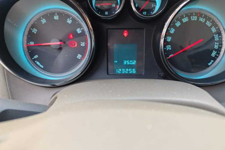 Used Buick GT 2013 GT 1.6L Manual Entry-Level Model Odometer Close Up
