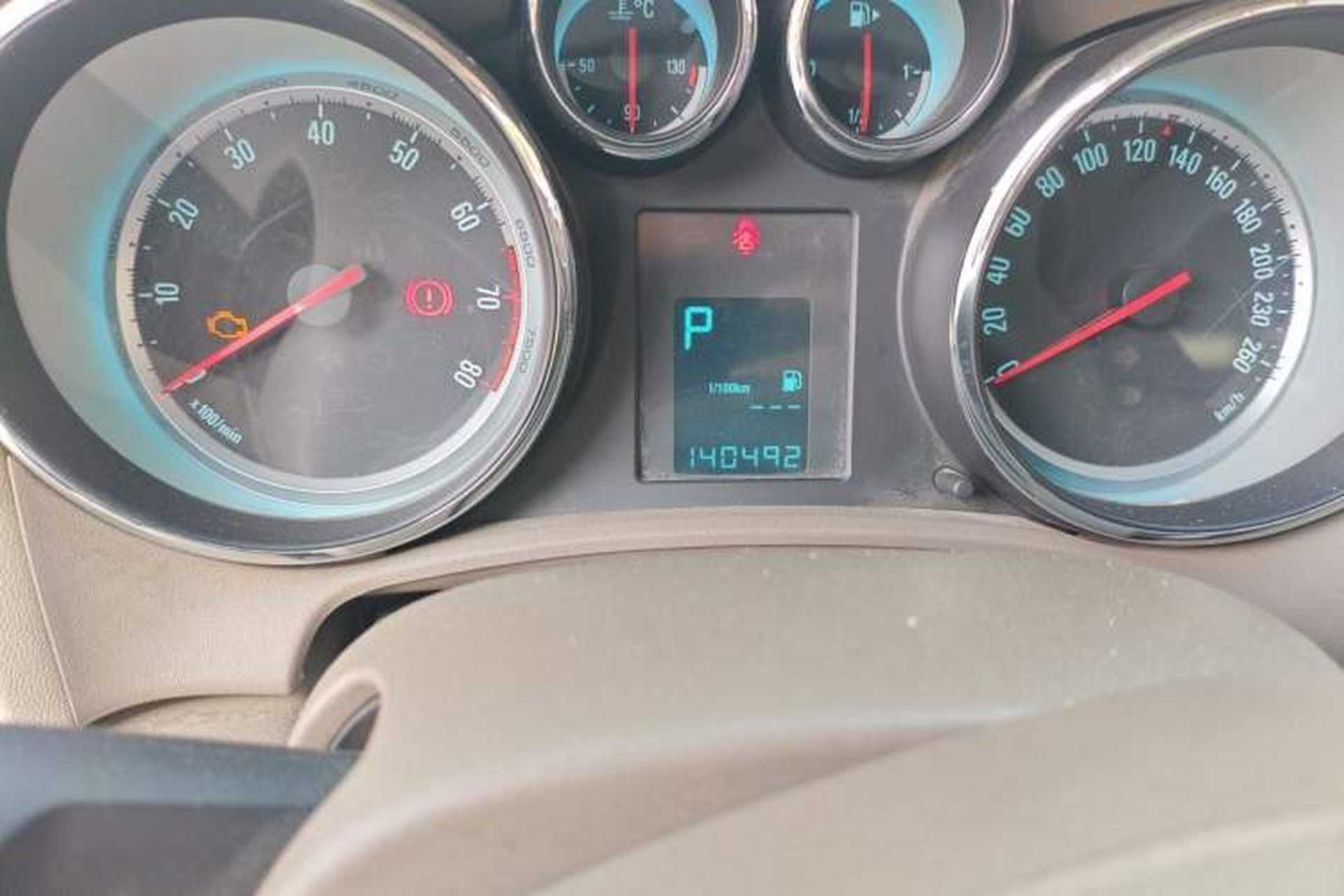 Used Buick GT 2013 GT 1.6L Automatic Fashion Edition Odometer Close Up