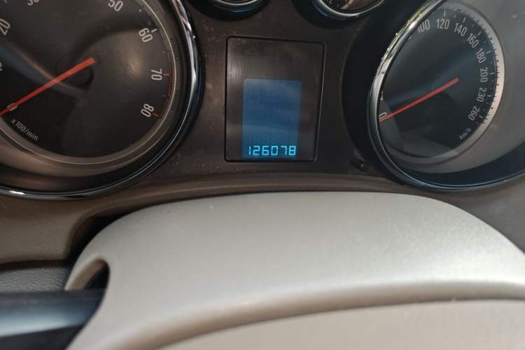 Used Buick GT 2013 GT 1.6L Manual Entry-Level Model Odometer Close Up