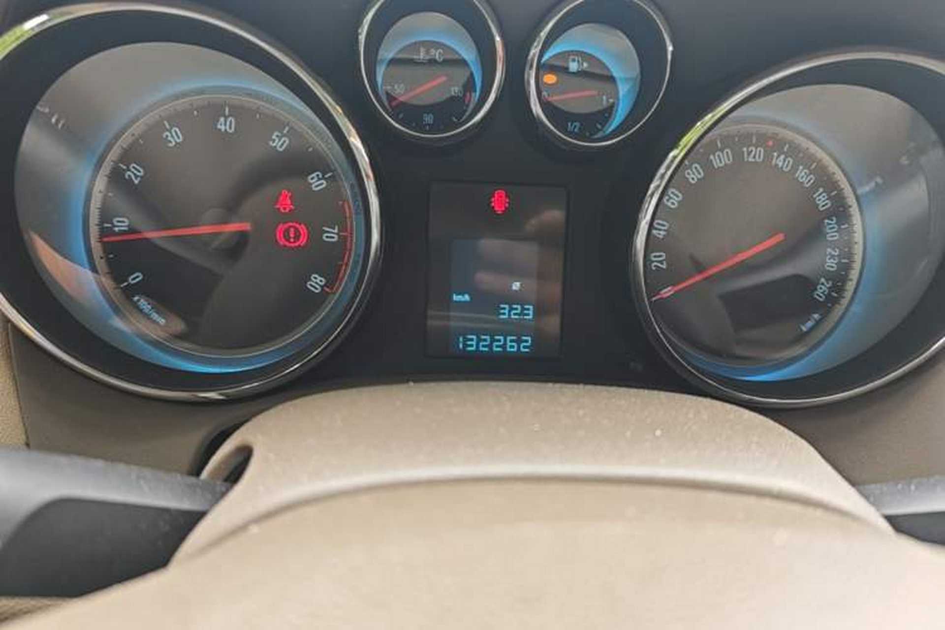 Used Buick GT 2013 GT 1.6L Manual Entry-Level Model Odometer Close Up