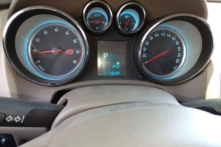 Used Buick GT 2013 GT 1.6L Automatic Fashion Edition Odometer Close Up