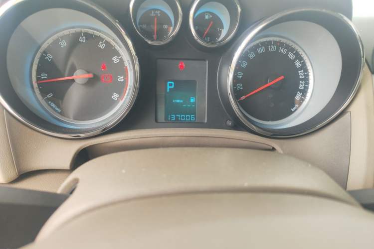Used Buick GT 2013 GT 1.6L Automatic Fashion Edition Odometer Close Up