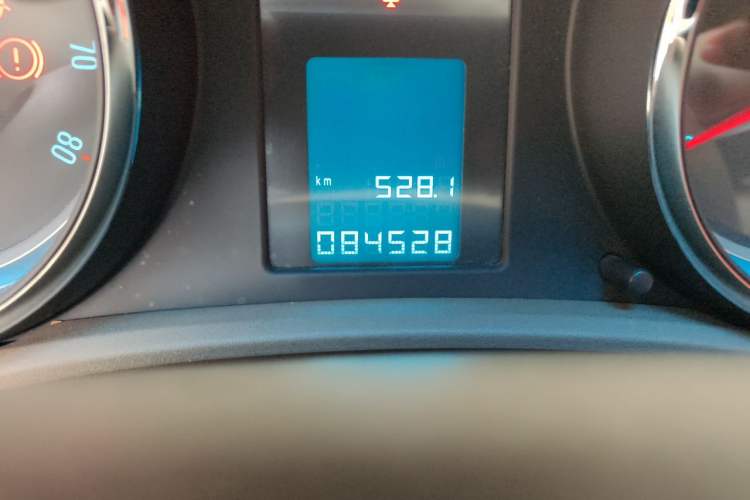 Used Buick GT 2013 GT 1.6L Manual Entry-Level Model Odometer Close Up