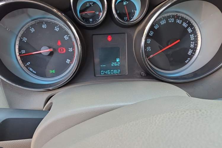 Used Buick GT 2013 GT 1.6L Manual Entry-Level Model Odometer Close Up