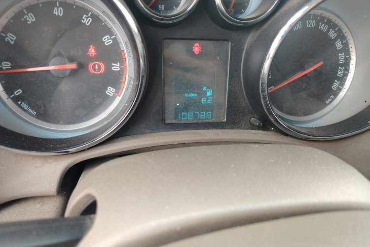 Used Buick GT 2013 GT 1.6L Manual Entry-Level Model Odometer Close Up
