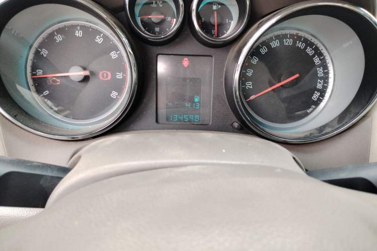 Used Buick GT 2013 GT 1.6L Manual Entry-Level Model Odometer Close Up
