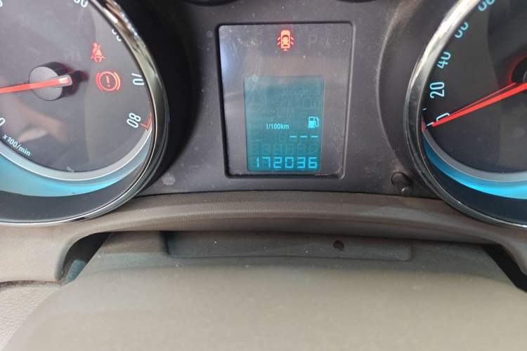 Used Buick GT 2013 XT 1.6L Manual Entry-Level Model Odometer Close Up
