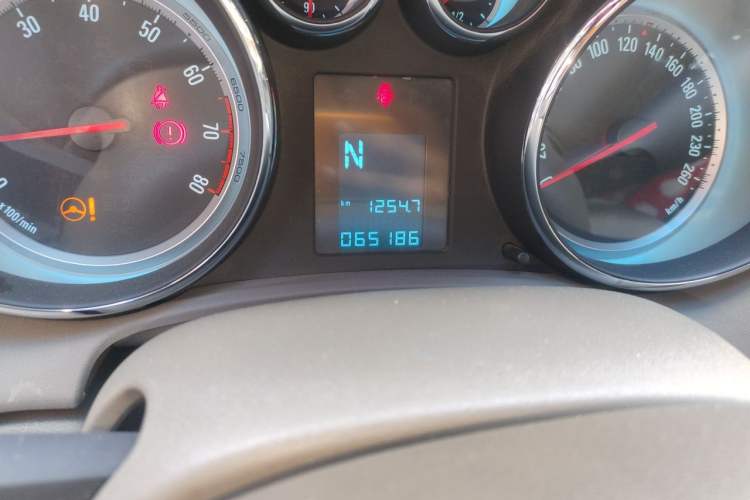 Used Buick GT 2013 GT 1.6L Automatic Fashion Edition Odometer Close Up
