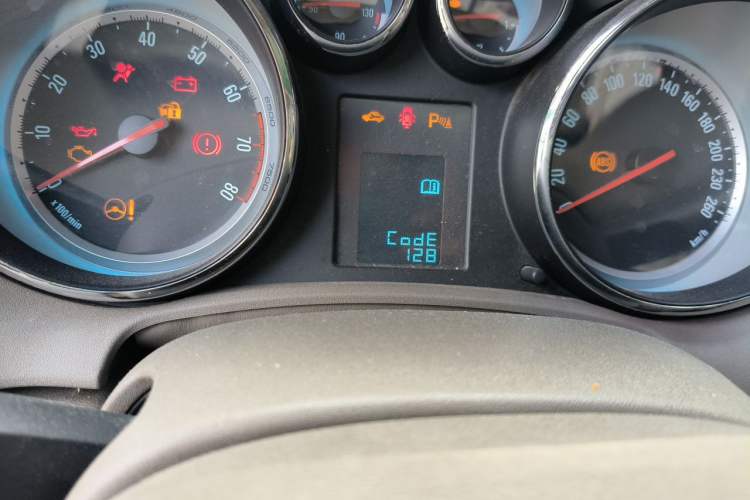 Used Buick GT 2013 GT 1.6L Manual Entry-Level Model Odometer Close Up