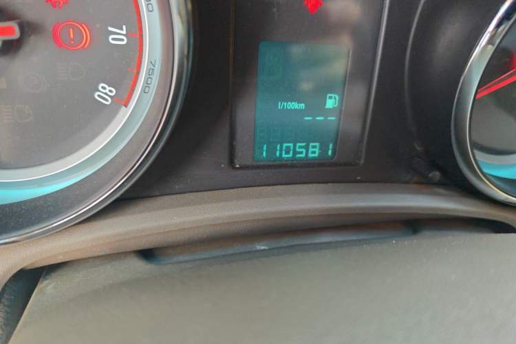 Used Buick GT 2013 GT 1.6L Manual Entry-Level Model Odometer Close Up