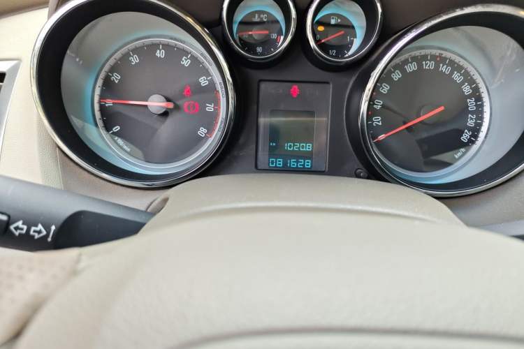 Used Buick GT 2013 GT 1.6L Manual Entry-Level Model Odometer Close Up
