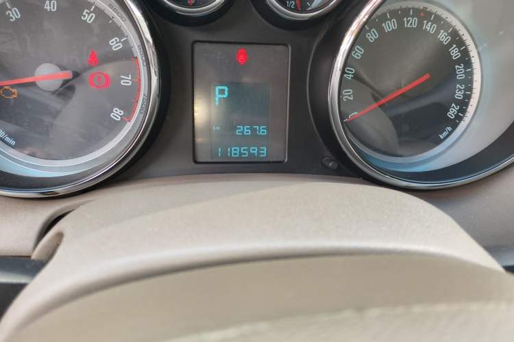 Used Buick GT 2013 GT 1.6L Automatic Fashion Edition Odometer Close Up
