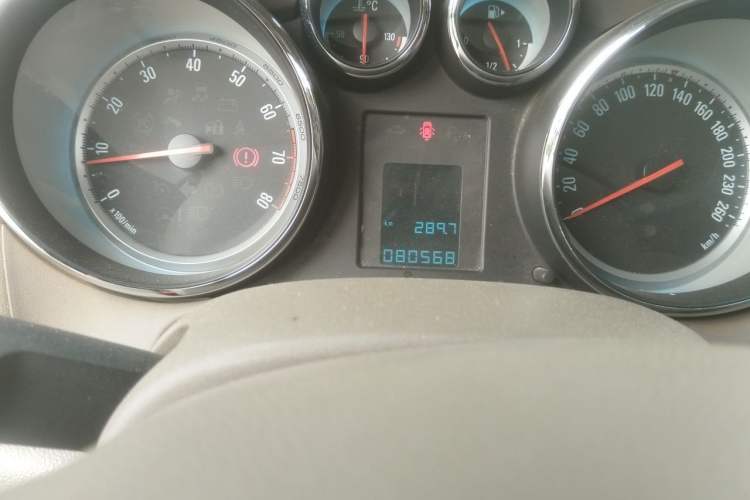 Used Buick GT 2013 GT 1.6L Manual Entry-Level Model Odometer Close Up