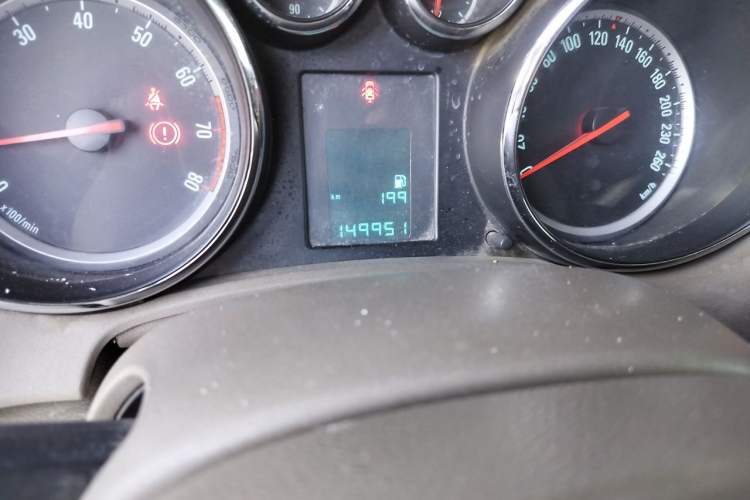 Used Buick GT 2013 GT 1.6L Manual Comfort Edition Odometer Close Up