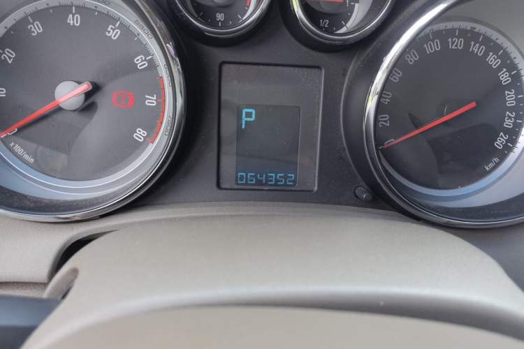 Used Buick GT 2013 GT 1.6L Automatic Fashion Edition Odometer Close Up