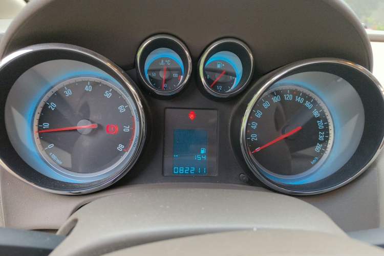 Used Buick GT 2013 GT 1.6L Manual Entry-Level Model Odometer Close Up