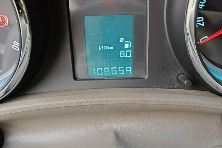 Used Buick GT 2013 GT 1.6L Manual Entry-Level Model Odometer Close Up