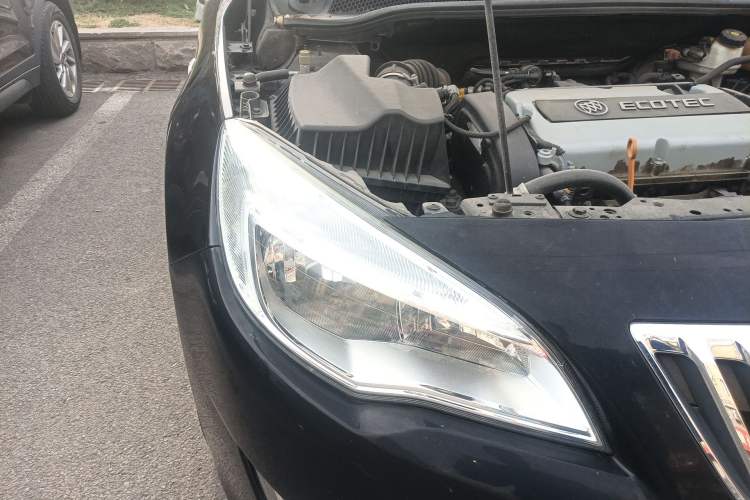 Used Buick GT 2013 XT 1.6L Automatic Comfort Edition Right Front Headlight