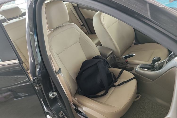 Used Buick GT 2013 GT 1.6L Automatic Fashion Edition Right Front Seat