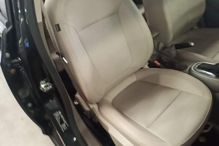 Used Buick GT 2013 GT 1.6L Automatic Fashion Edition Right Front Seat