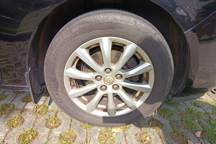 Used Buick GT 2013 GT 1.6L Automatic Fashion Edition Right Front Wheel Hub