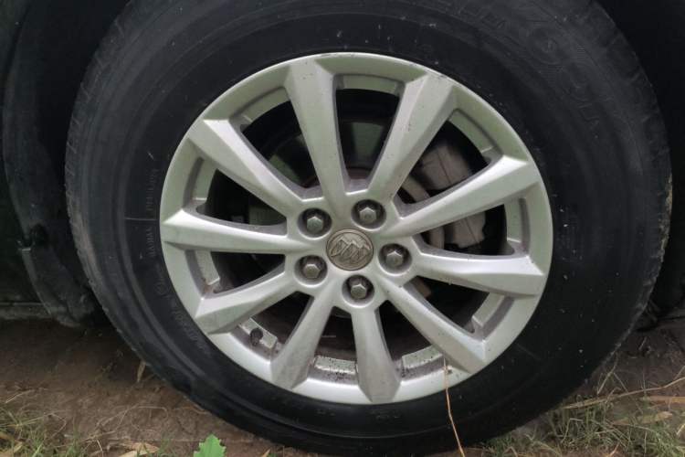 Used Buick GT 2013 GT 1.6L Manual Entry-Level Model Right Front Wheel Hub