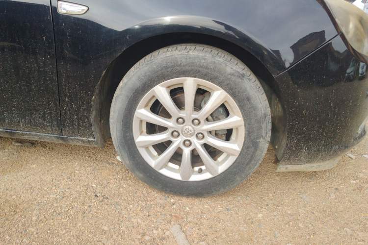 Used Buick GT 2013 GT 1.6L Automatic Fashion Edition Right Front Wheel Hub