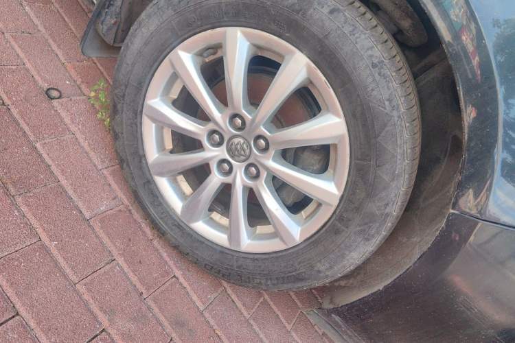 Used Buick GT 2013 GT 1.6L Manual Entry-Level Model Right Front Wheel Hub