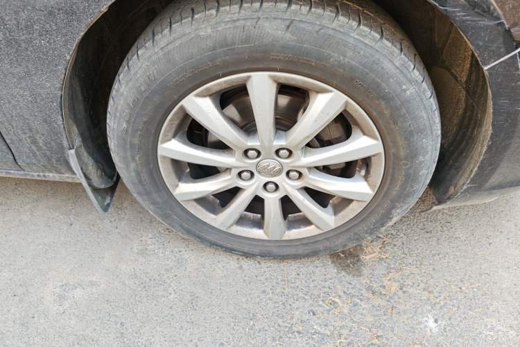Used Buick GT 2013 GT 1.6L Automatic Fashion Edition Right Front Wheel Hub