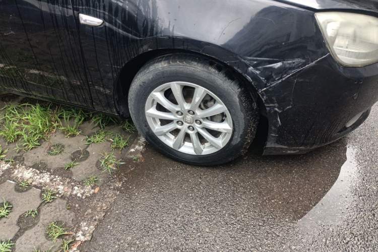Used Buick GT 2013 GT 1.6L Automatic Comfort Edition Right Front Wheel Hub