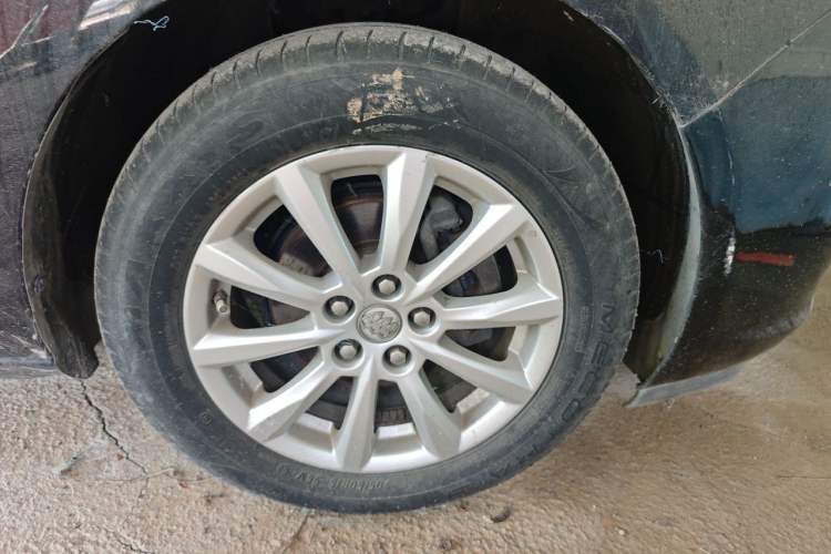 Used Buick GT 2013 GT 1.6L Manual Entry-Level Model Right Front Wheel Hub