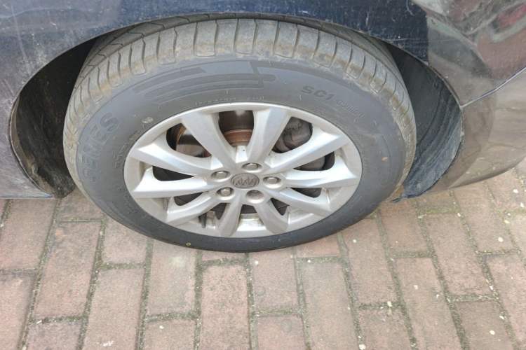 Used Buick GT 2013 GT 1.6L Manual Entry-Level Model Right Front Wheel Hub