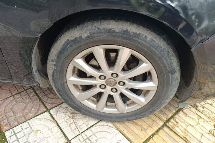 Used Buick GT 2013 GT 1.6L Manual Entry-Level Model Right Front Wheel Hub