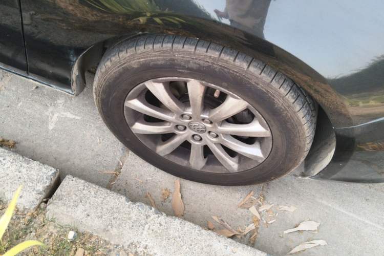Used Buick GT 2013 GT 1.6L Manual Entry-Level Model Right Front Wheel Hub