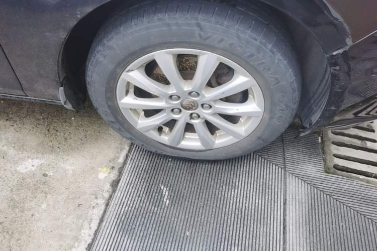 Used Buick GT 2013 GT 1.6L Manual Comfort Edition Right Front Wheel Hub