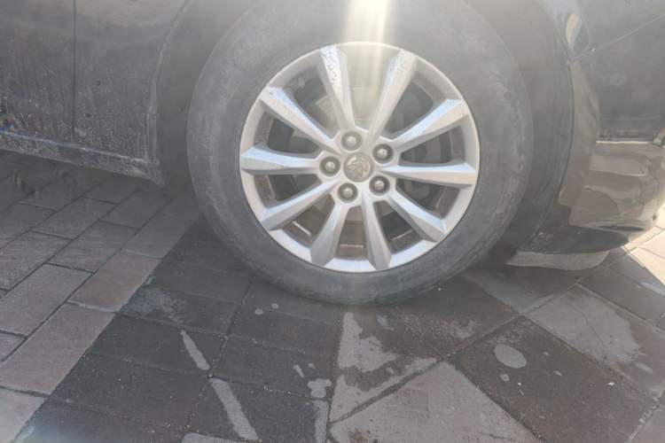 Used Buick GT 2013 GT 1.6L Manual Entry-Level Model Right Front Wheel Hub